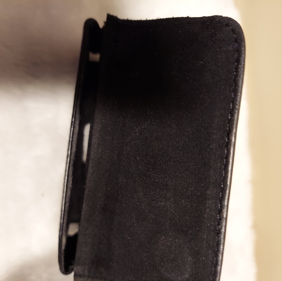 Leather clip phone case. - Picture 3 of 4